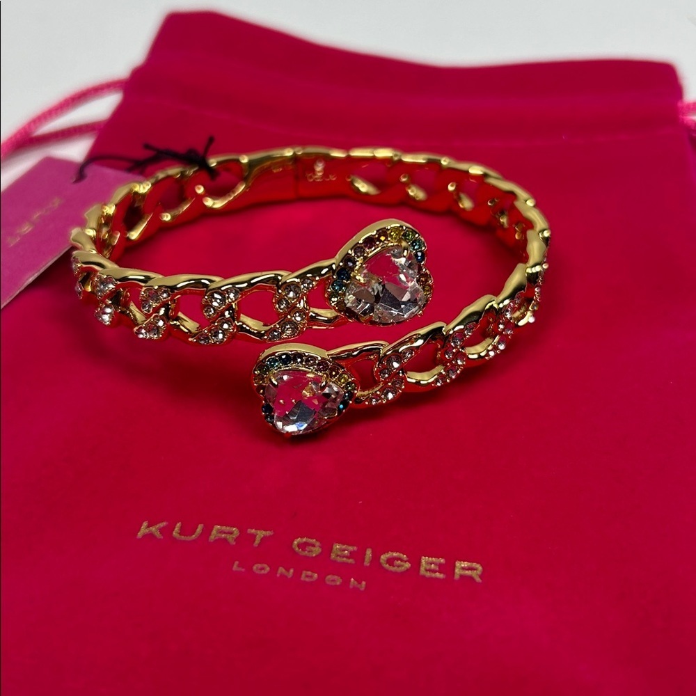 Kurt Geiger London Gold-Ton with Rainbow Crystal Heart Accents Bangle Bracelet - Picture 6 of 12